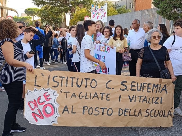 Scuola: anche i sindacati contro l’accorpamento degli istituti