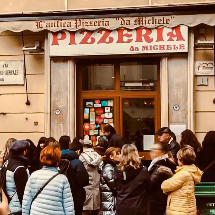 Napoli, la pizzeria da Michele apre una nuova sede a Forcella