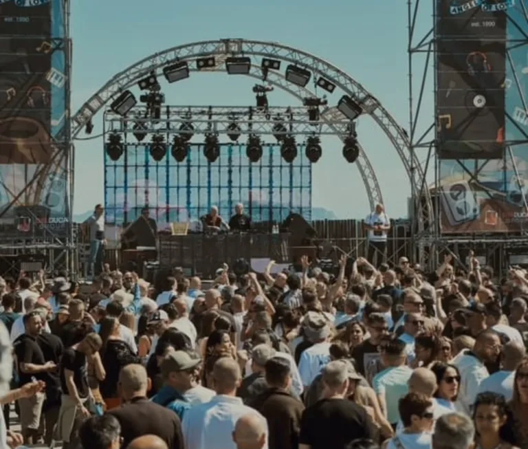 Angels of Love celebra 36 anni: al Rama Beach l’evento “EXTRA” con Teddy Douglas e il Gospel House